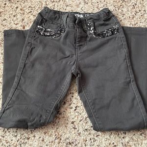 Girls size 7 dark gray pants.